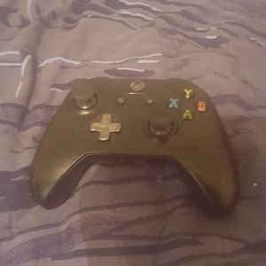 Black Xbox controller